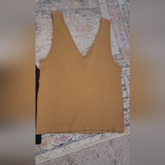 3 Gypsy & Jade V-Neck Sleeveless Ribbed Tops: Black, Grey, Tan Size L/XL - Picture 3 of 5
